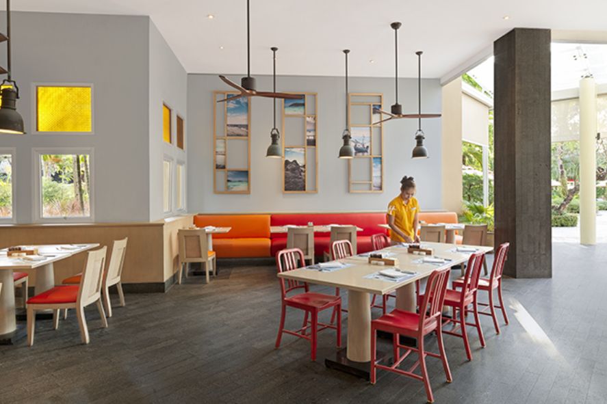Sea Breeze Café 파통 비치 뷔페 조식